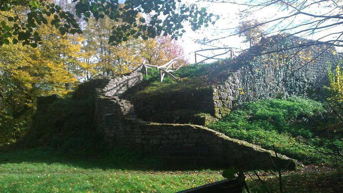 Ruine du château fort médiéval Rosenau, Siebengebirge, Königswinter