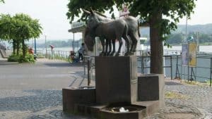 La fontaine des ânes, promenade du Rhin, Königswinter